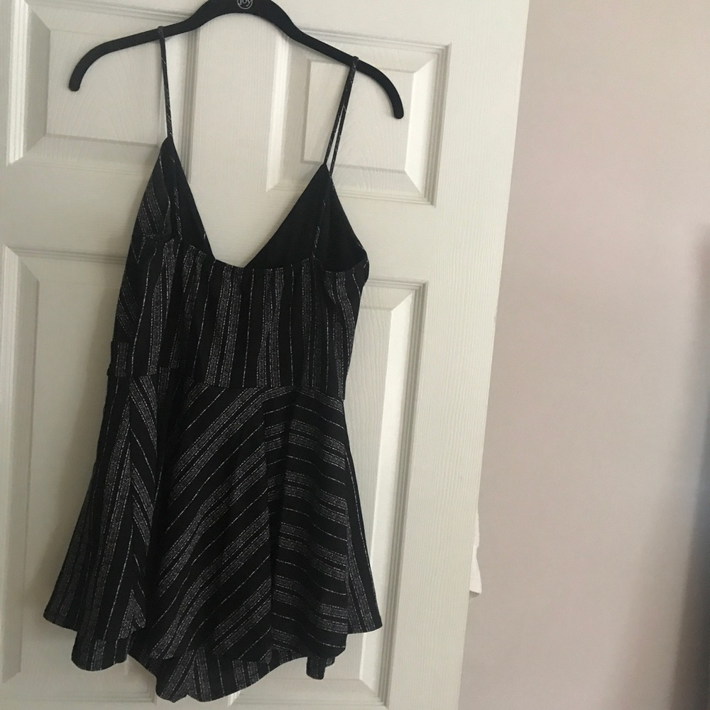 Black pattern romper! - Picture 4 of 4